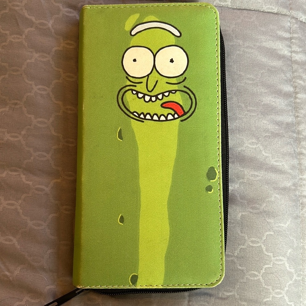 Rick and Morty Pickle Rick Vertical Wallet - zip around